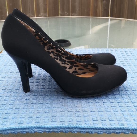 Shoes - Picture 2 of 3